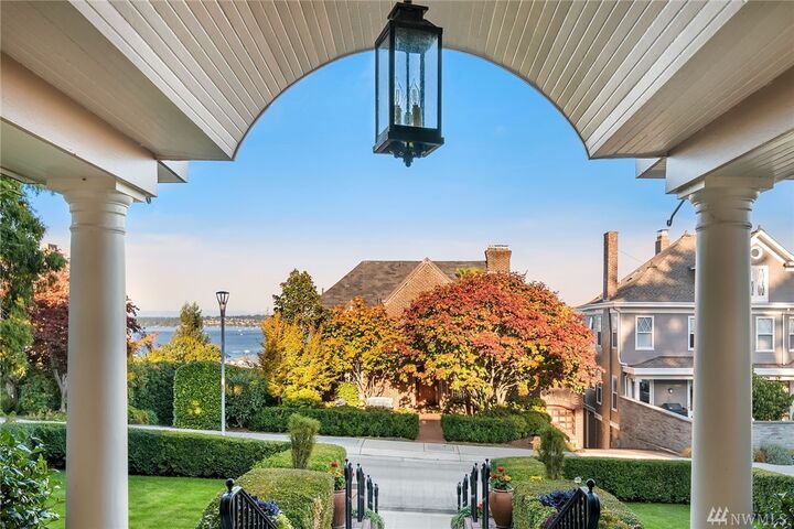 Property Photo:  3141 E Laurelhurst Dr NE  WA 98105 