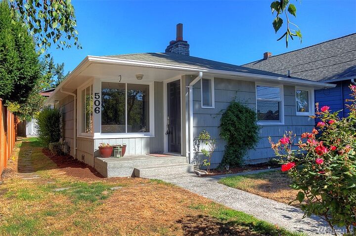 Property Photo: 506 N 104th St WA 98133