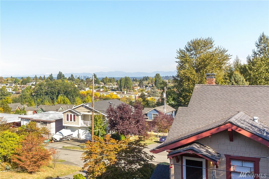 Property Photo: 2305 S Forest St WA 98144