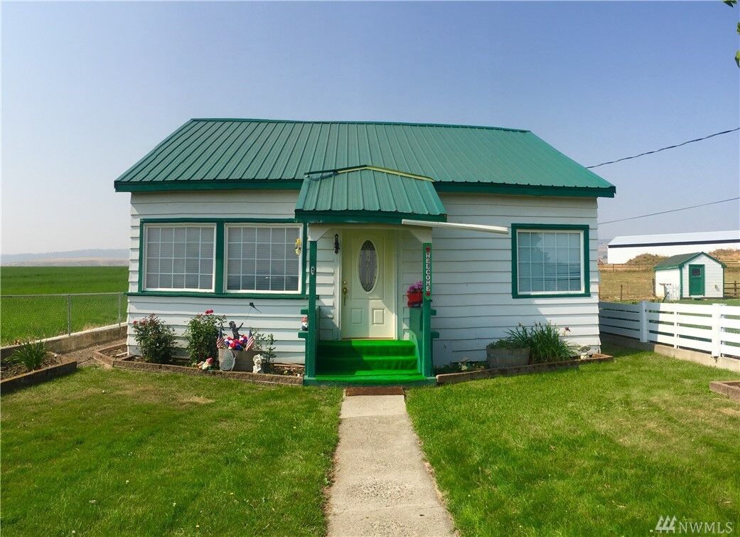 Property Photo: 2120 Thorp Cemetery Rd WA 98946