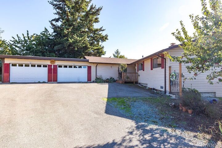 Property Photo:  2288 Bernard Wy  WA 98277 