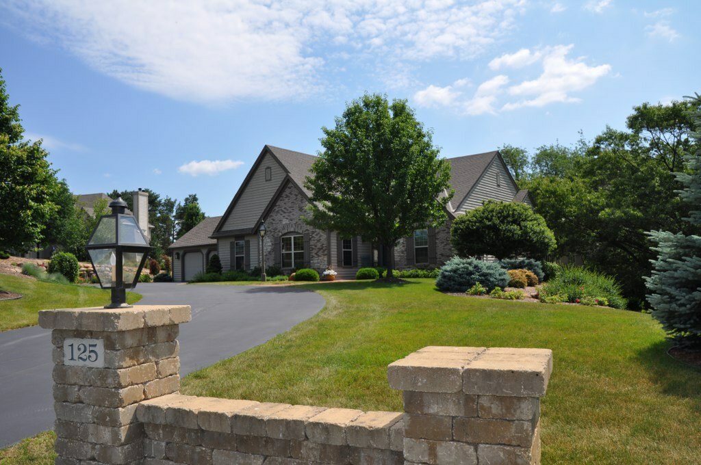Property Photo: 125 Steeple Pointe Ct WI 53018-2449