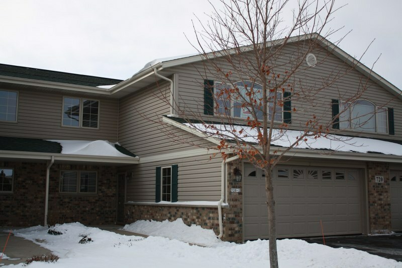 Property Photo: 720 Stoney Creek Ct 2 WI 53095-7865