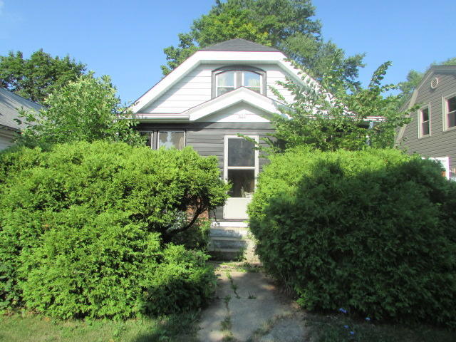 Property Photo: 631 S Oak Park Ct WI 53214-1929