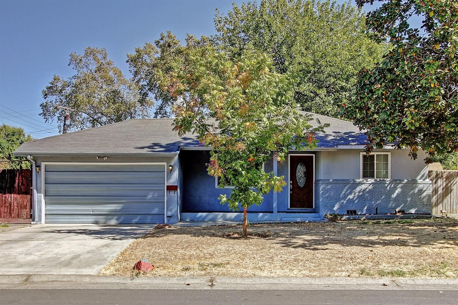Property Photo: 3640 Dos Acres Way CA 95821