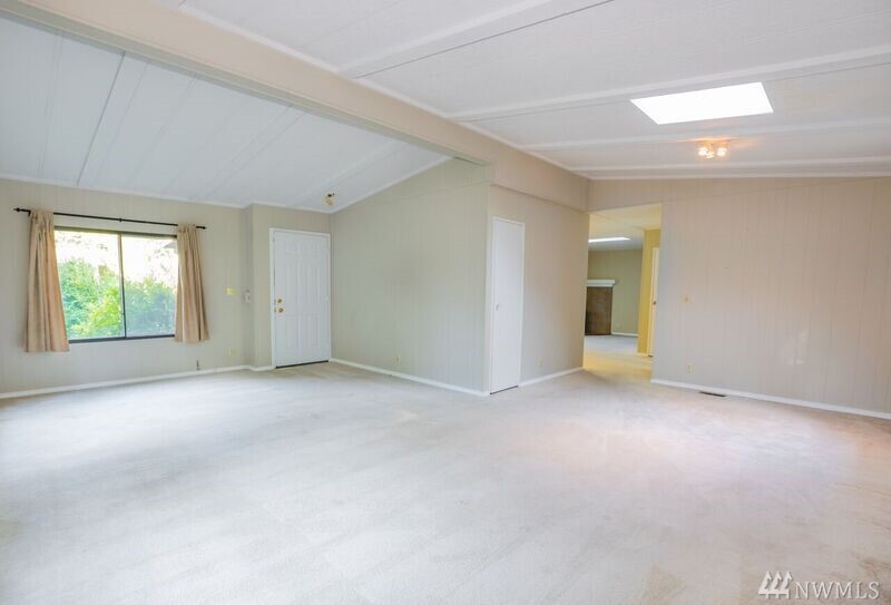 Property Photo: 1427 Lakewood Dr WA 98282