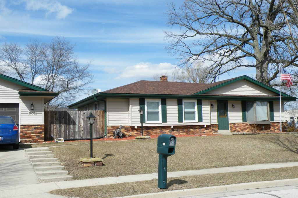 Property Photo:  900 Burr Oak Blvd  WI 53189 