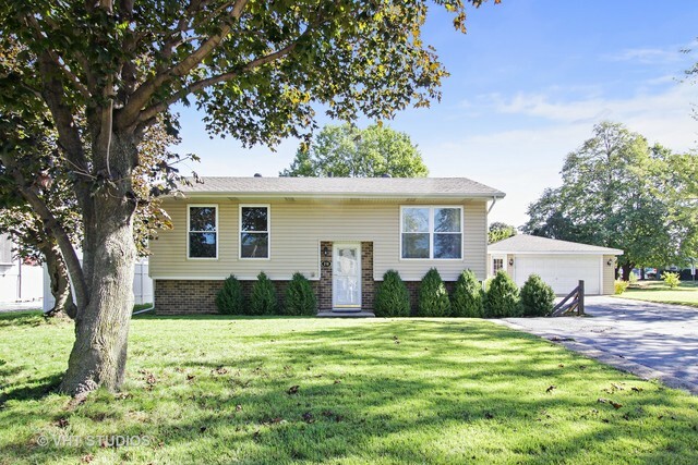 Property Photo: 250 Cedarwood Avenue IL 60440