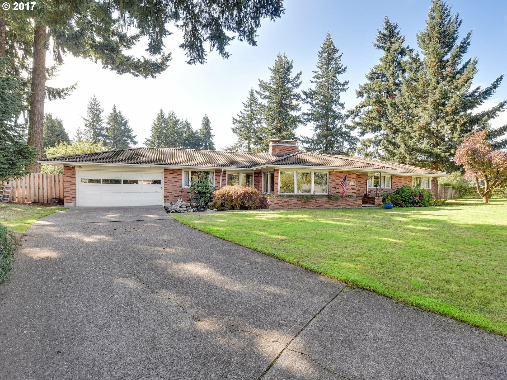 Property Photo: 13000 NE Couch St OR 97230