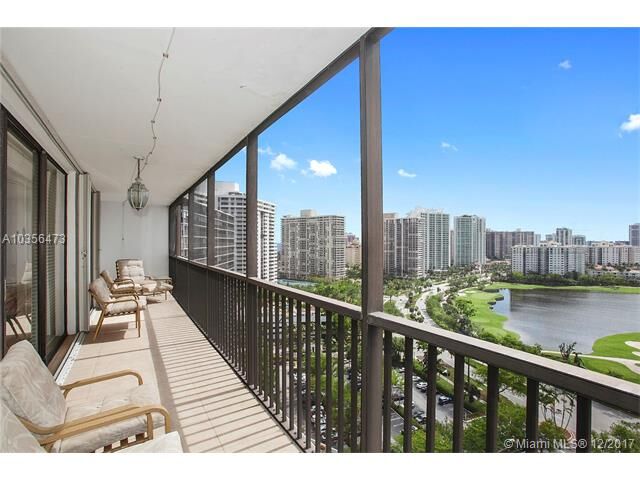 Property Photo:  3701 N Country Club Dr 2006  FL 33180 