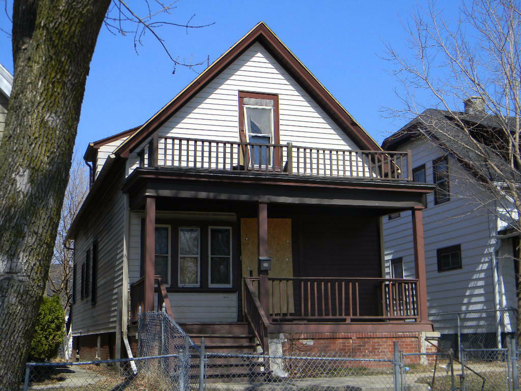 Property Photo:  1006 W Nash St  WI 53206 