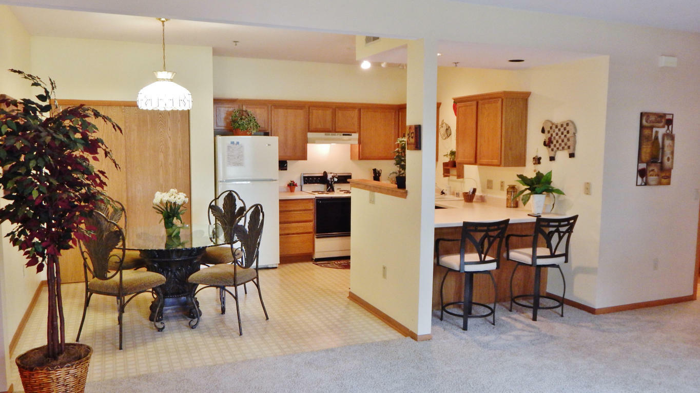 Property Photo: 401 W Aspen Dr 3 WI 53154