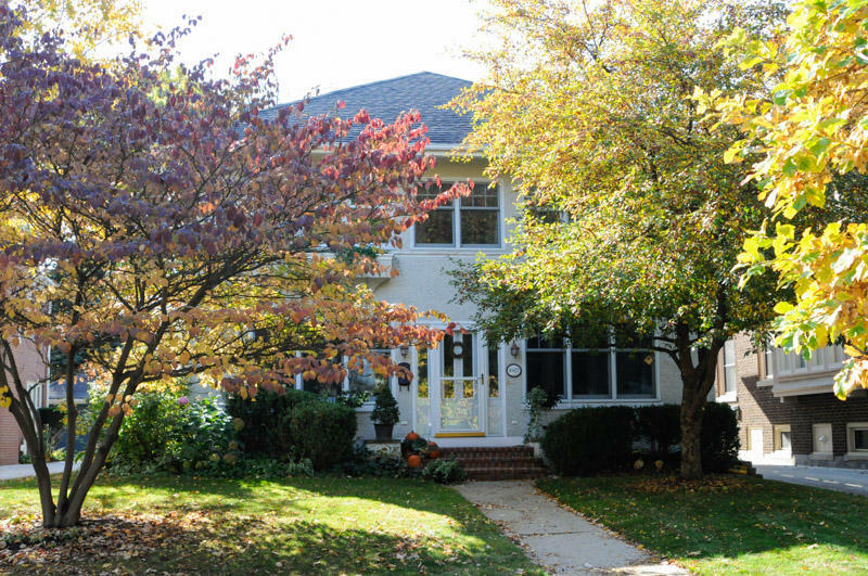 Property Photo: 4927 Woodlawn Ct WI 53208-3660