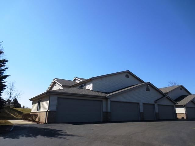 Property Photo:  842 Evergreen Dr 1  WI 53027-2456 