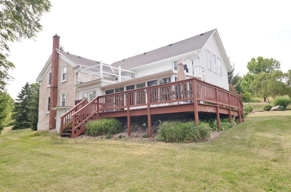 Property Photo: 2290 Hillside Rd WI 53076-9623