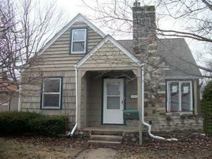 Property Photo:  502 Pennsylvania Ave  WI 53095-4138 