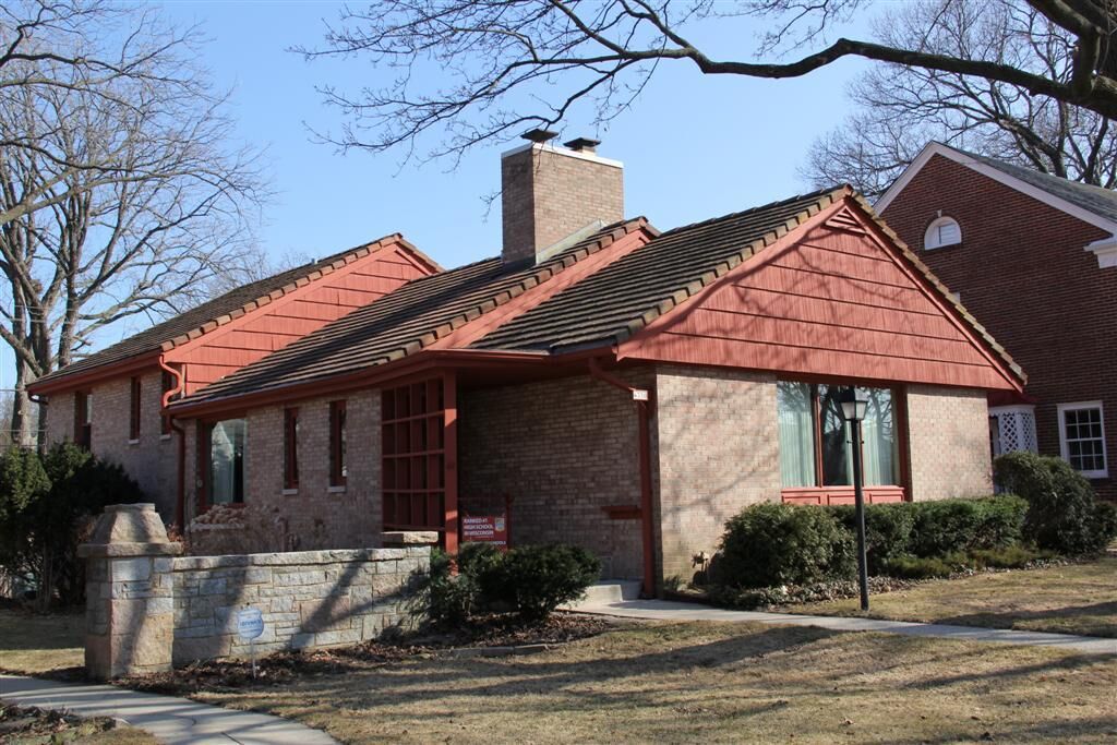 Property Photo: 4350 N Wildwood Ave WI 53211