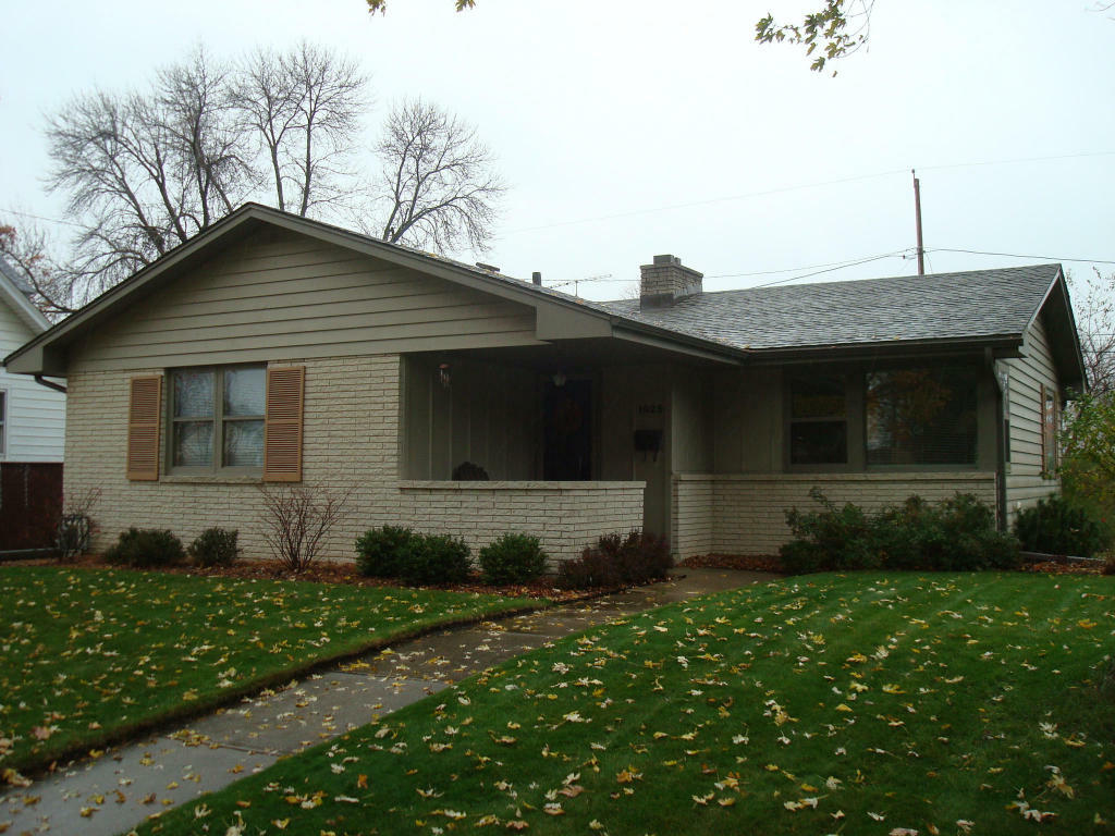 Property Photo:  1925 Wustum Ave  WI 53404-2260 