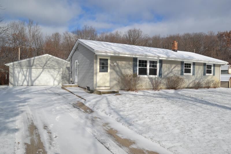 Property Photo:  3442 Maple Dr  WI 53033 