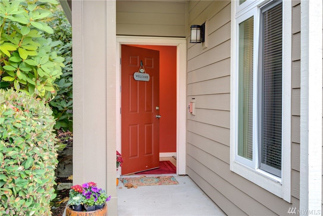 Property Photo:  3500 E Lake Sammamish Pkwy SE 2-106  WA 98075 