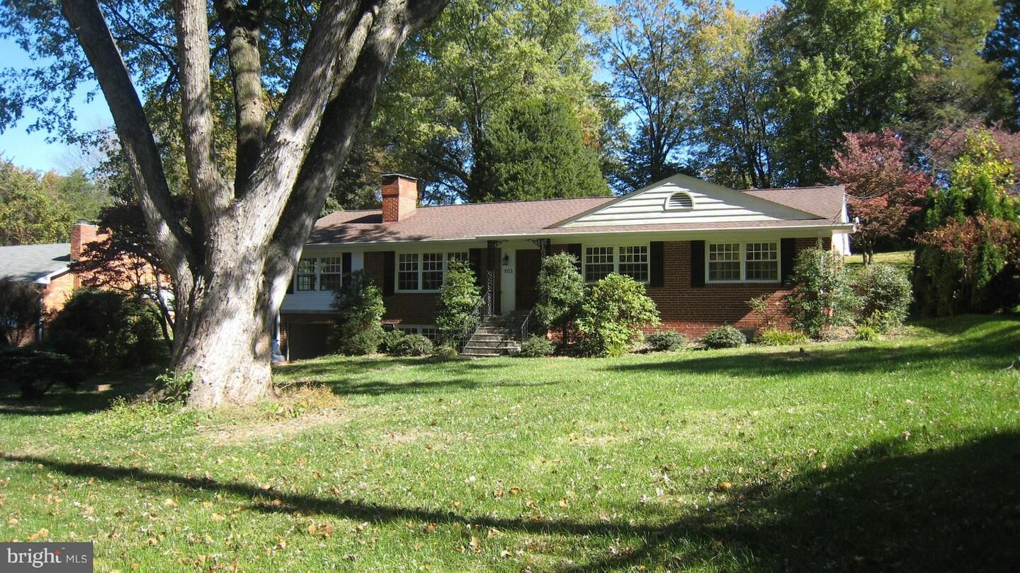 Property Photo:  1103 Delf Drive  VA 22101 