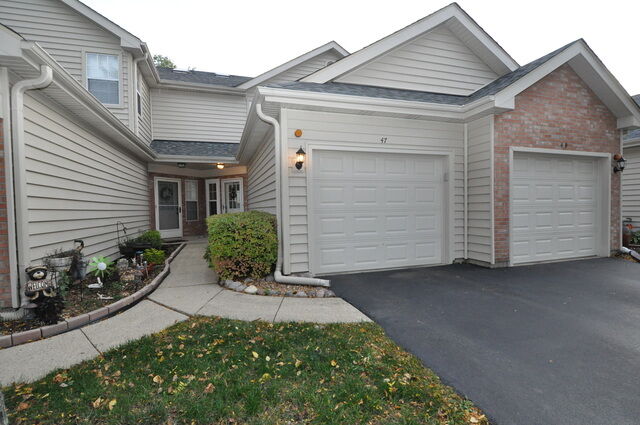 Property Photo:  47 Fairway Drive 47  IL 60139 