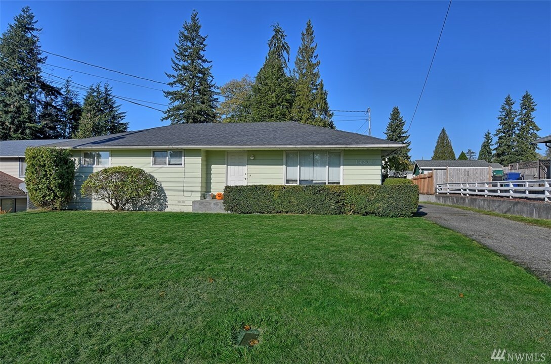 Property Photo:  1423 108th St SW A &Amp B  WA 98204 