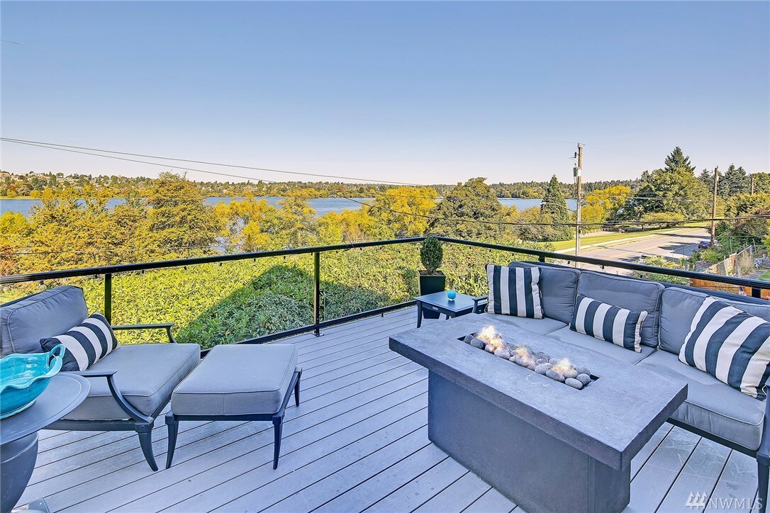 Property Photo:  5818 E Green Lake Wy N  WA 98103 