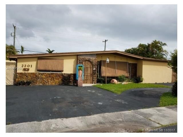 Property Photo:  2201 SW 90th Ave  FL 33165 