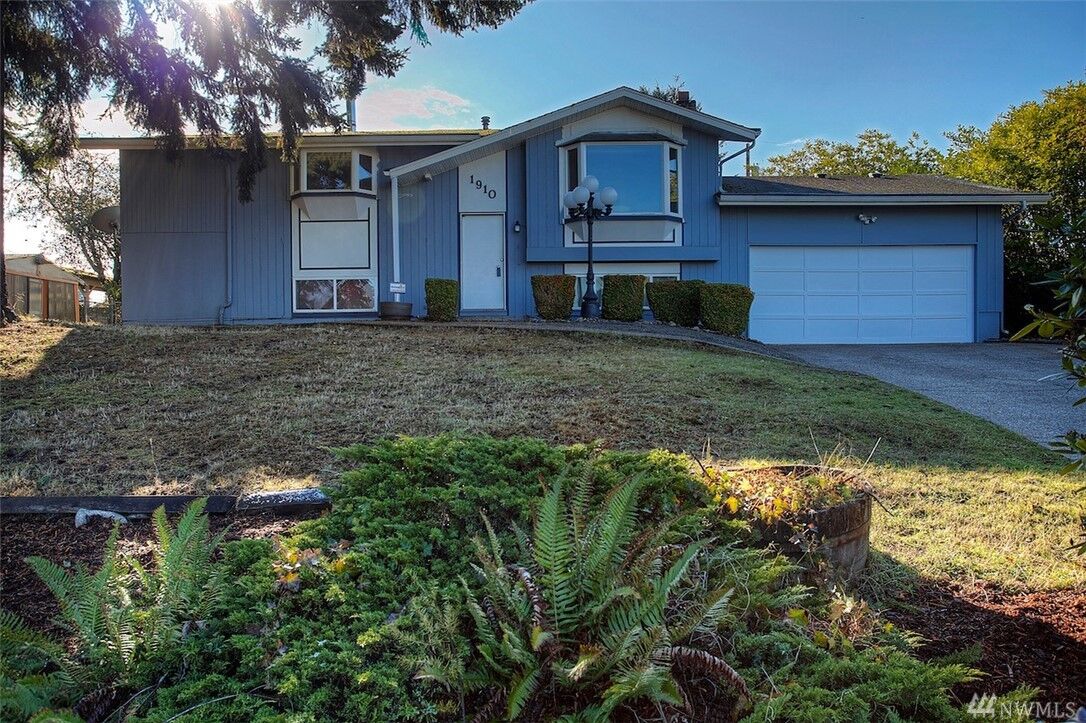 Property Photo:  1910 E 61st Street  WA 98404 