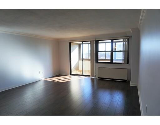 Property Photo:  8 Whittier Pl 18F  MA 02114 
