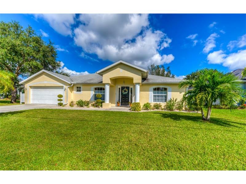 Property Photo:  711 Boundary Boulevard  FL 33947 