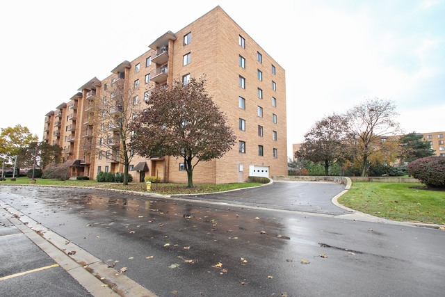 Property Photo: 1717 Crystal Lane West 311 IL 60056