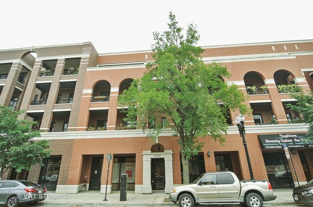 Property Photo: 4743 Clark Street 4S IL 60640