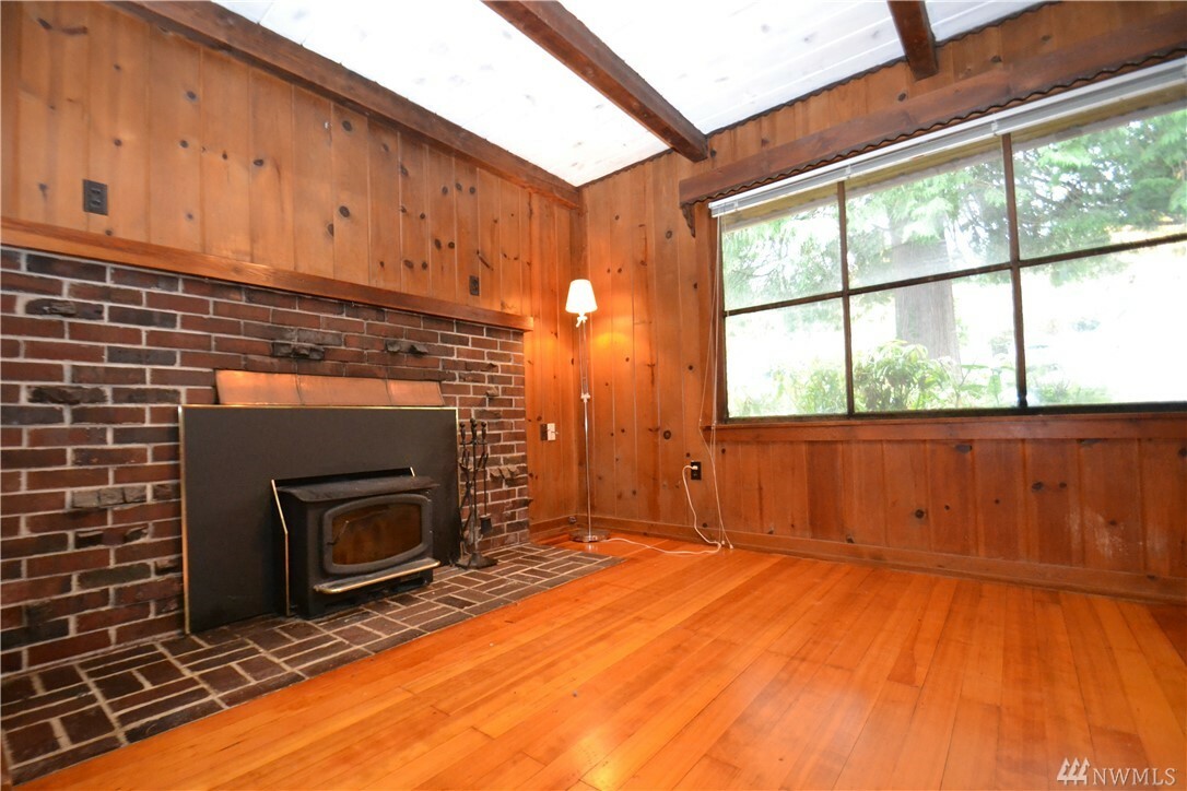 Property Photo: 10028 2nd Ave S WA 98168