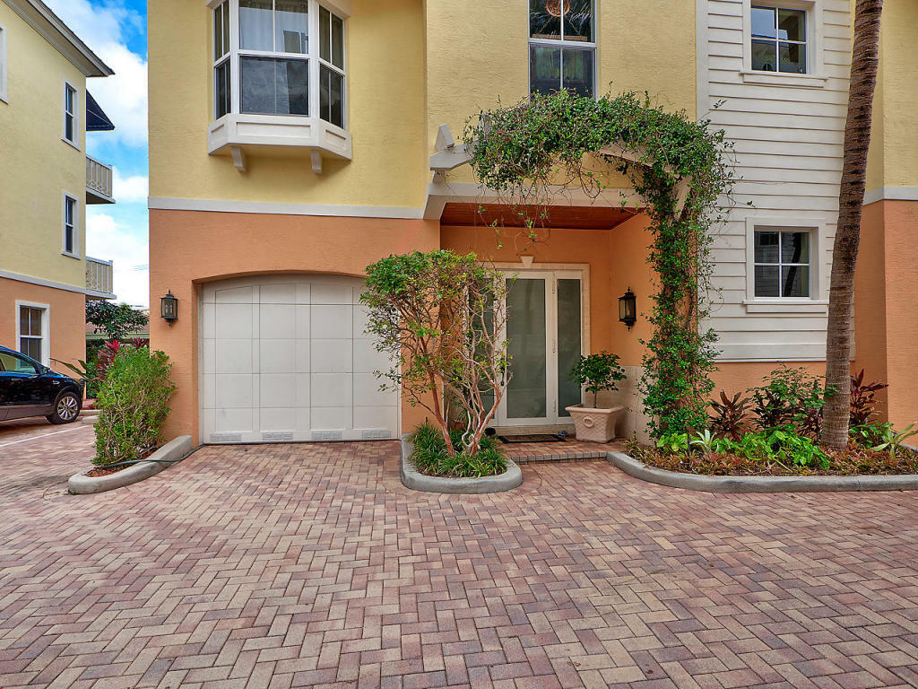 Property Photo:  4332 Sea Grape Drive 9  FL 33308 