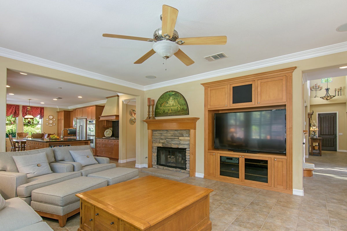 Property Photo: 7283 Circulo Papayo CA 92009