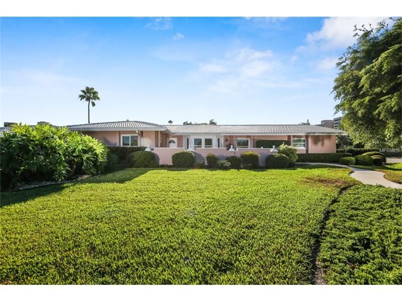 Property Photo: 1130 Bogey Lane FL 34228
