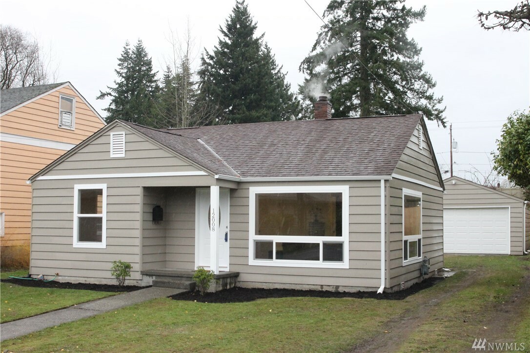 Property Photo:  12008 Dayton Ave N  WA 98133 