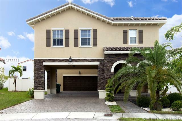 Property Photo:  