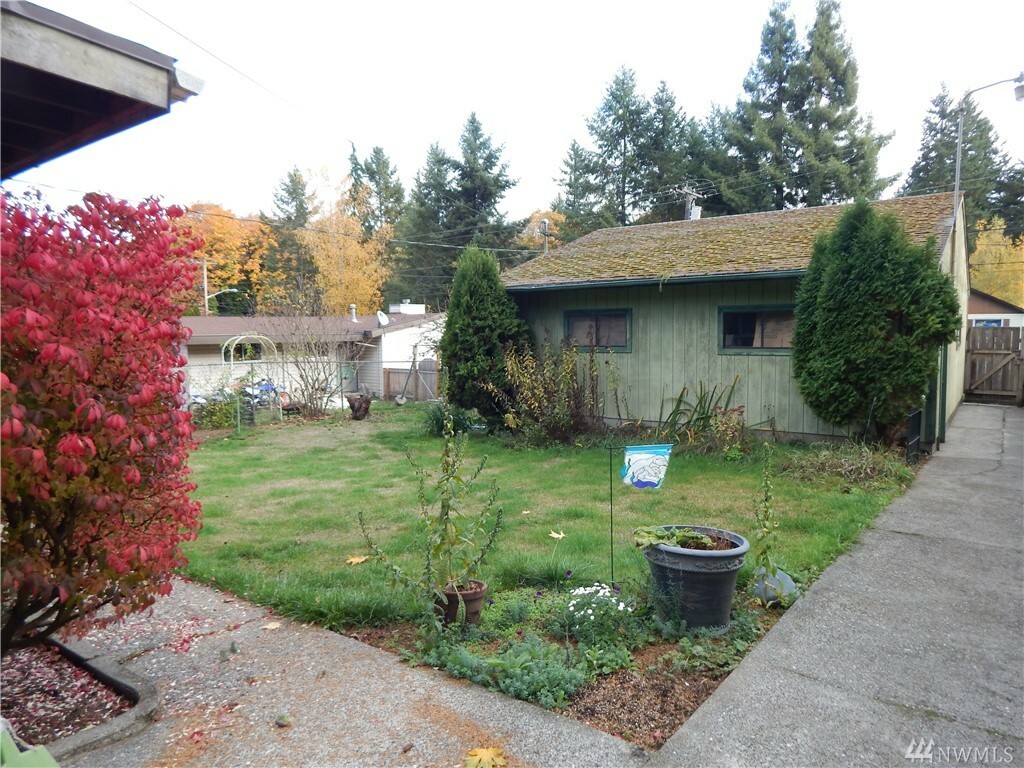 Property Photo:  2521 Trenton Ave  WA 98310 