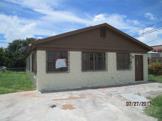 Property Photo:  913 N 18 Street  FL 34950 