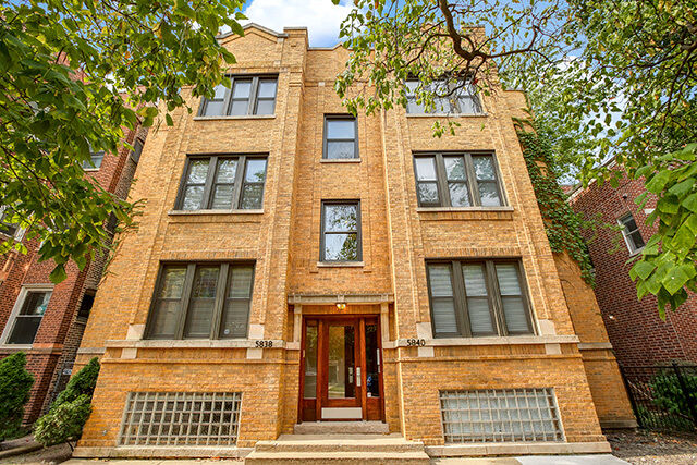 Property Photo: 5838 N Glenwood Avenue 2N IL 60660