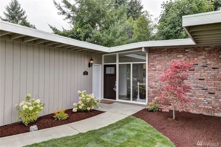 Property Photo:  68 165th Ave SE  WA 98008 