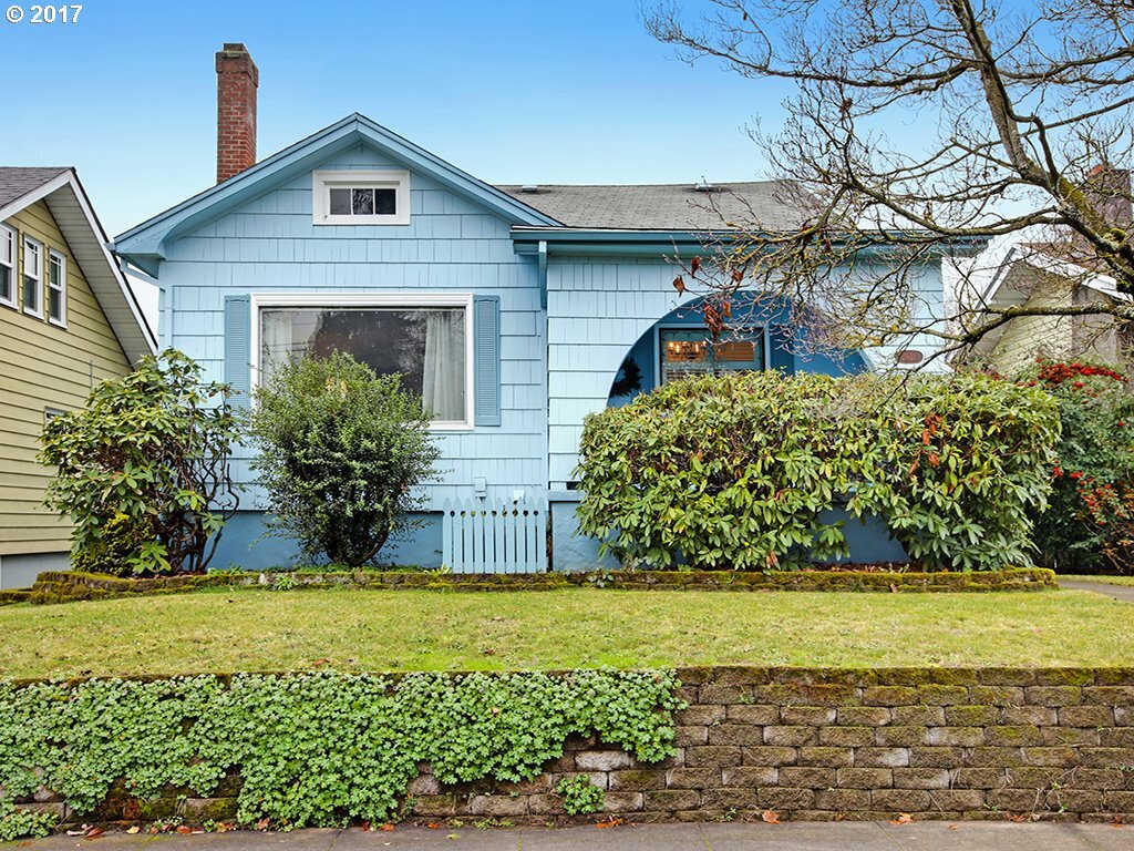 Property Photo:  2021 SE 20th Ave  OR 97214 
