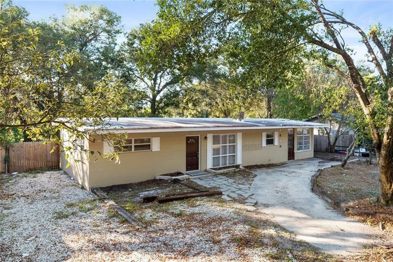 Property Photo: 6618 Hill Top Road FL 32810
