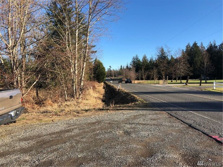 Property Photo: 958 E Axton Rd WA 98226
