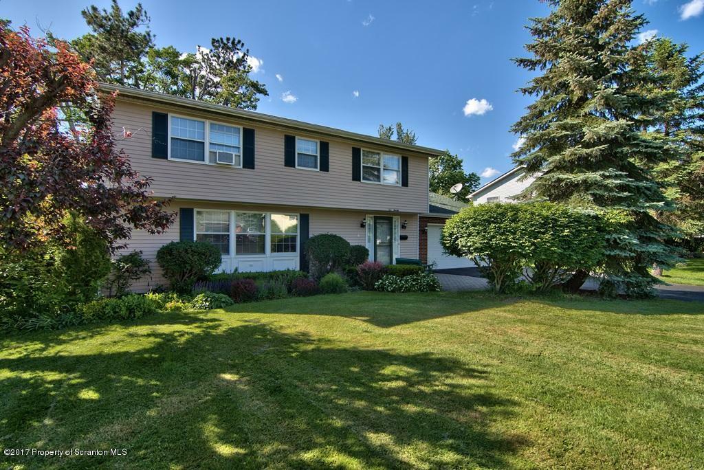 Property Photo:  1020 Woodland Way  PA 18411 