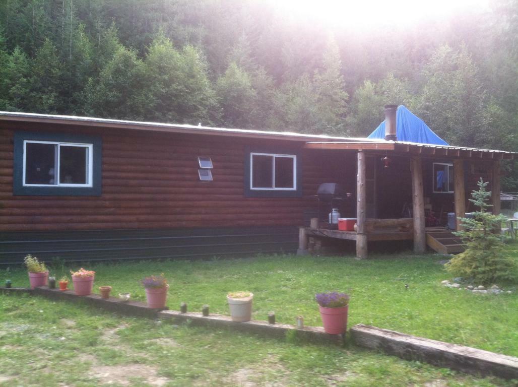 Property Photo:  965 Aladdin Rd  WA 99114 