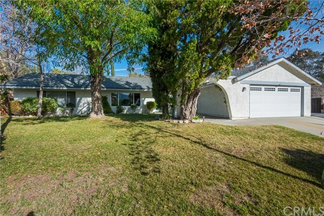 Property Photo:  1377 Hibiscus Court  CA 92220 